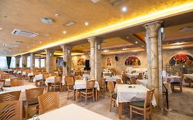 Балнео и Спа хотел Аура